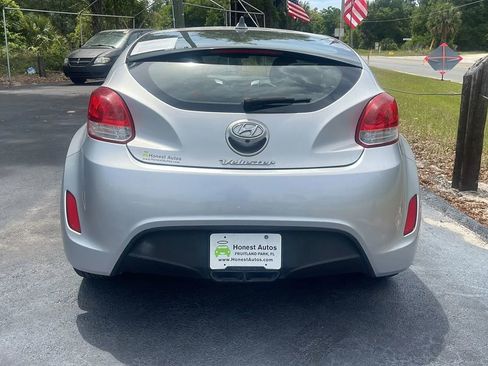 Used 2016 Hyundai Veloster FWD image 6