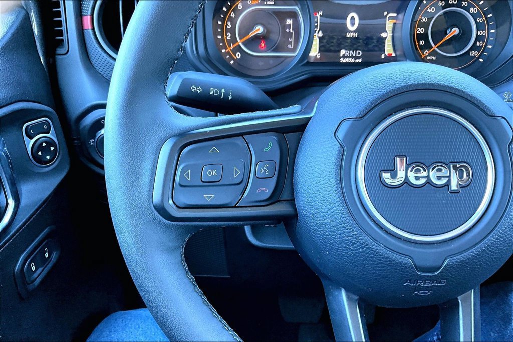 Used 2025 Jeep Wrangler Unlimited Rubicon w/ Convenience Group AWD/4WD image 6