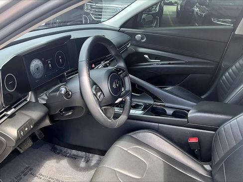 Used 2023 Hyundai Elantra Limited image 18