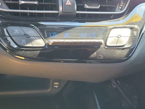 Used 2021 Toyota C-HR XLE image 30