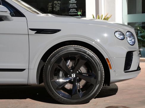 New 2025 Bentley Bentayga image 6