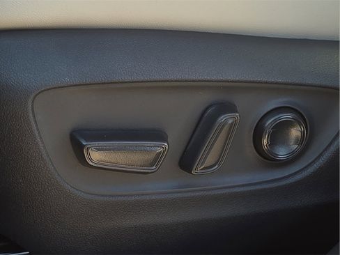 New 2025 Toyota RAV4 Limited image 19