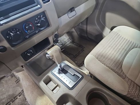 Used 2005 Nissan Frontier SE w/ (P01) Power Pkg AWD/4WD image 25
