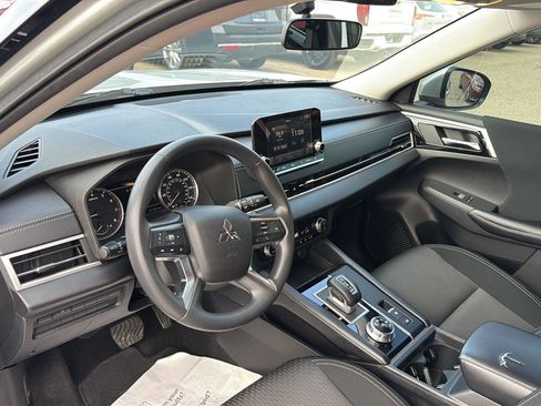 Used 2022 Mitsubishi Outlander ES FWD image 19