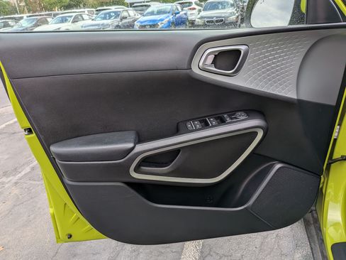 Used 2020 Kia Soul LX FWD image 14