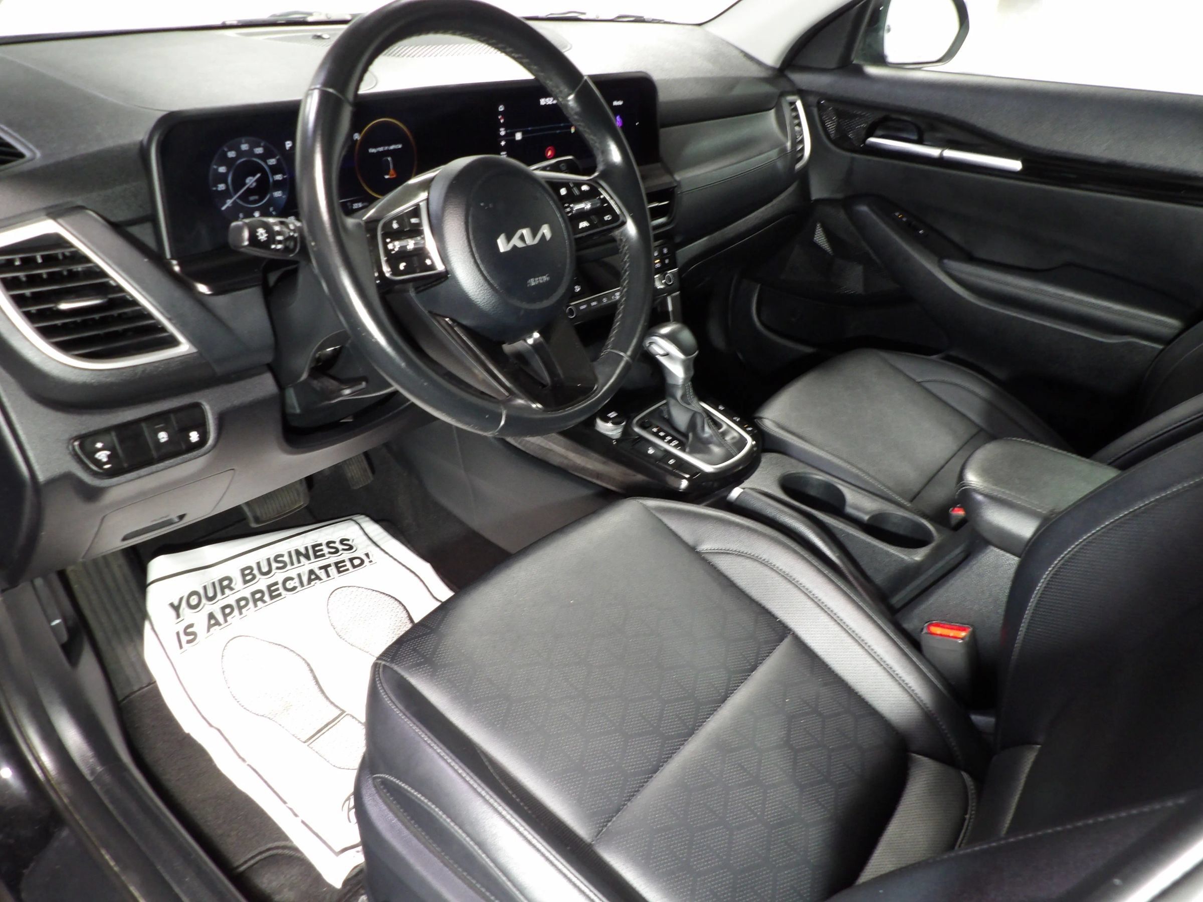 Used 2025 Kia Seltos EX w/ EX Sunroof Package FWD image 8