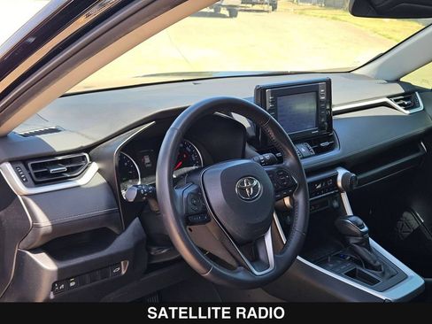 Used 2020 Toyota RAV4 XLE Premium FWD image 13