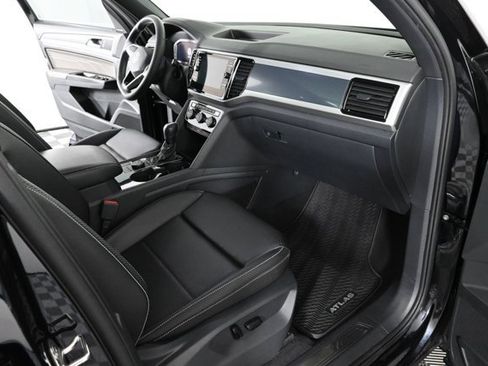 Certified 2023 Volkswagen Atlas Cross Sport SEL image 12