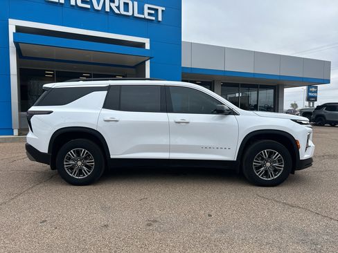 Certified 2025 Chevrolet Traverse LT image 24