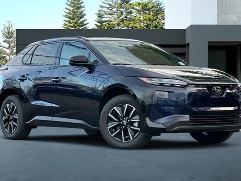 New 2026 Subaru Solterra AWD/4WD image 2