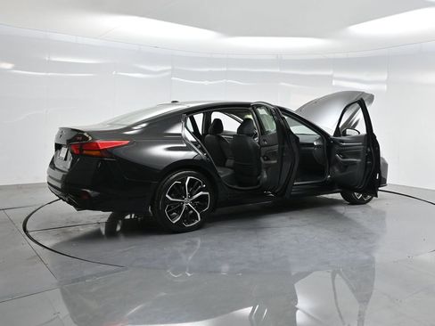 Used 2023 Nissan Altima 2.5 SR image 4