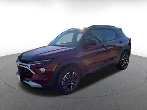 Used 2025 Chevrolet TrailBlazer LT w/ Driver Confidence Package image 7