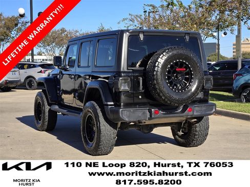 Used 2019 Jeep Wrangler Unlimited Sahara image 3