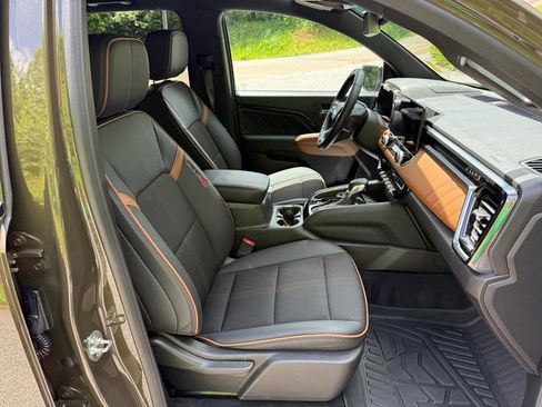Used 2025 GMC Canyon AT4 AWD/4WD image 18