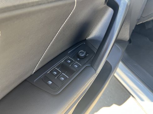 Certified 2023 Volkswagen Tiguan SE image 14