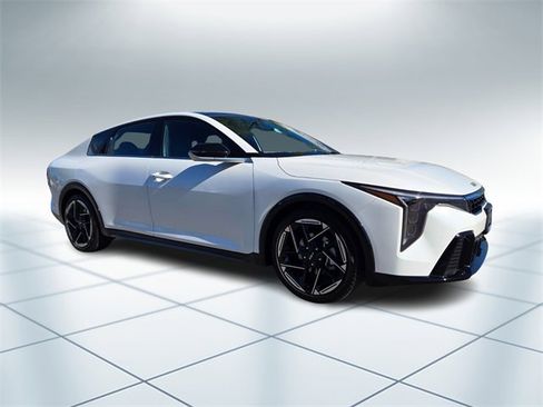 Used 2025 Kia K4 GT-Line w/ GT-Line Sunroof Package image 2