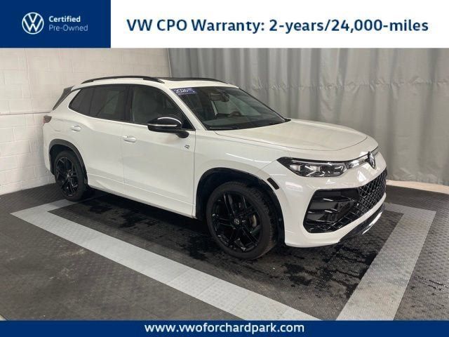 Certified 2026 Volkswagen Tiguan SE R-Line FWD image 1