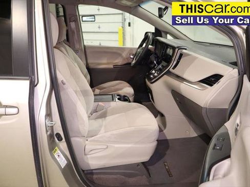 Used 2015 Toyota Sienna LE FWD image 26