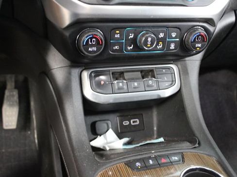 Used 2021 GMC Acadia SLE w/ GMC Pro Grade Package AWD/4WD image 20