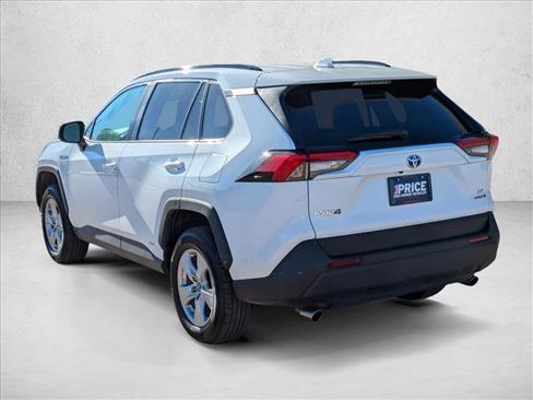 Used 2020 Toyota RAV4 LE image 8