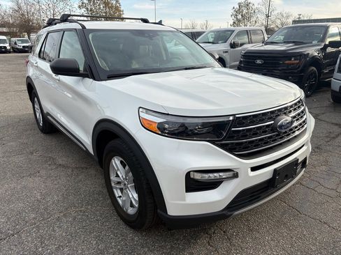 Used 2023 Ford Explorer XLT w/ Equipment Group 202A image 3