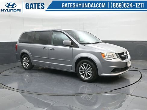 Used 2016 Dodge Grand Caravan SE image 4