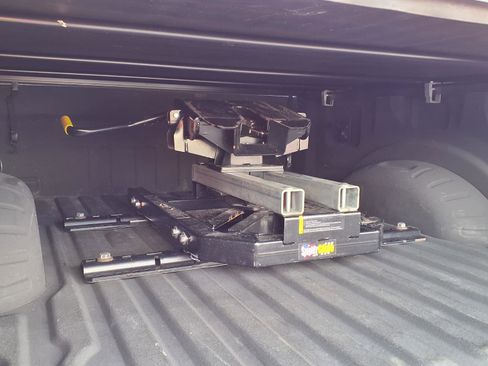 Used 2017 Ford F350 Lariat w/ Chrome Package image 8