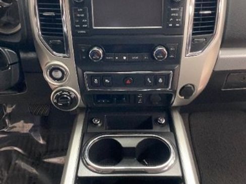 Used 2017 Nissan Titan PRO-4X w/ Pro-4x Convenience Package AWD/4WD image 22