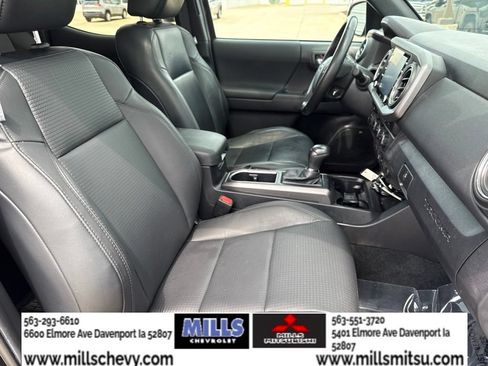 Used 2022 Toyota Tacoma TRD Sport w/ TRD Premium Sport Package AWD/4WD image 24