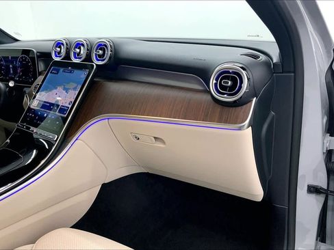 Used 2026 Mercedes-Benz GLC 300 image 28