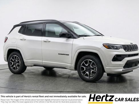 Used 2025 Jeep Compass Trailhawk AWD/4WD image 1
