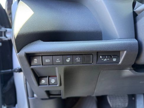 Used 2025 Toyota Sienna Platinum AWD/4WD image 14