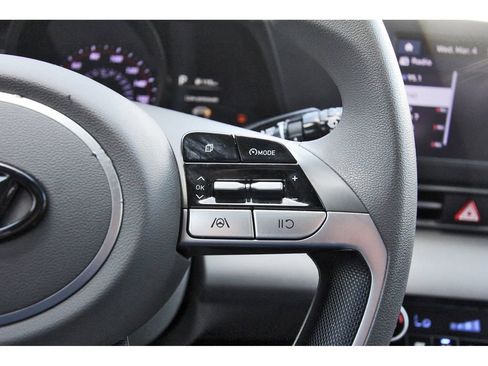 Used 2023 Hyundai Elantra SEL FWD image 18