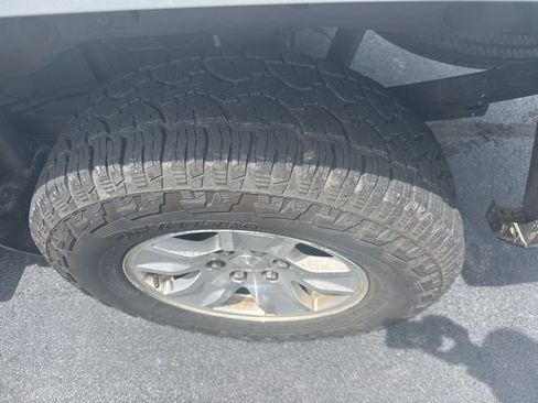 Used 2018 Chevrolet Silverado 1500 LT w/ Trailering Package AWD/4WD image 7