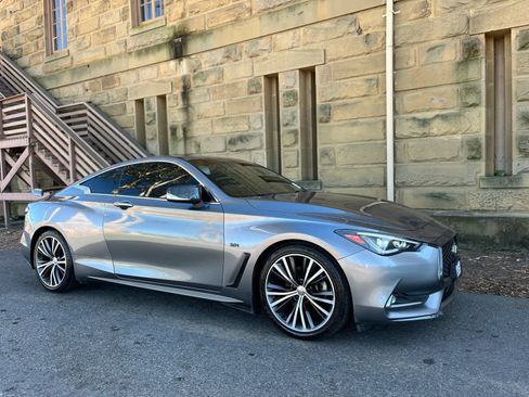 Used 2018 INFINITI Q60 3.0t Luxe RWD image 3