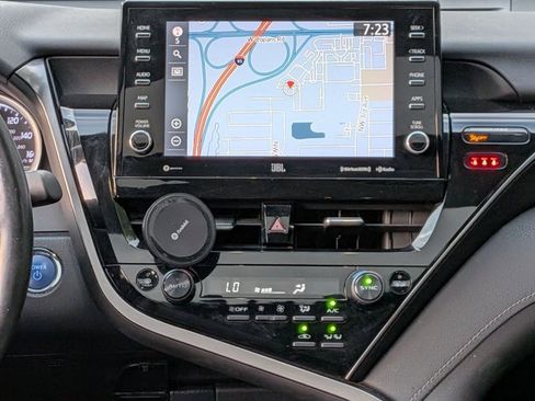 Used 2021 Toyota Camry XLE w/ Navigation Upgrade Package image 10