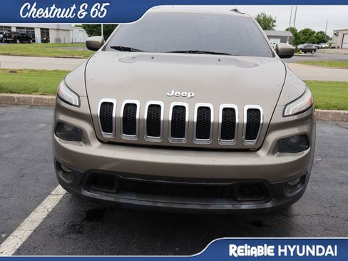 Used 2017 Jeep Cherokee Latitude w/ Comfort/Convenience Group AWD/4WD image 6