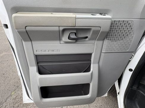 Used 2013 Ford E-250 and Econoline 250 Extended w/ Commercial Cargo Van Pkg RWD image 7