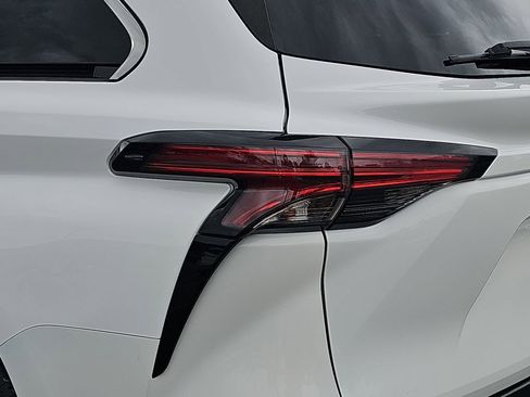 Used 2021 Toyota Sienna LE FWD image 39