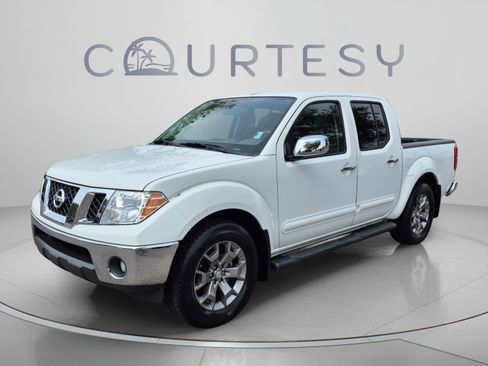 Used 2018 Nissan Frontier SV RWD image 1