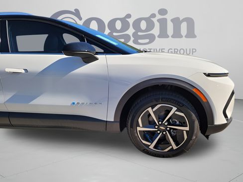 New 2026 Chevrolet Equinox EV LT AWD/4WD image 23