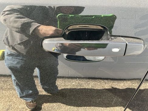 Used 2023 GMC Acadia SLT w/ LPO, Floor Liner Package image 23