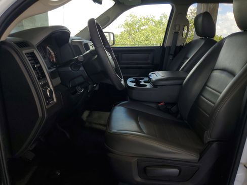 Used 2019 RAM 1500 Tradesman w/ Chrome Appearance Group RWD image 17