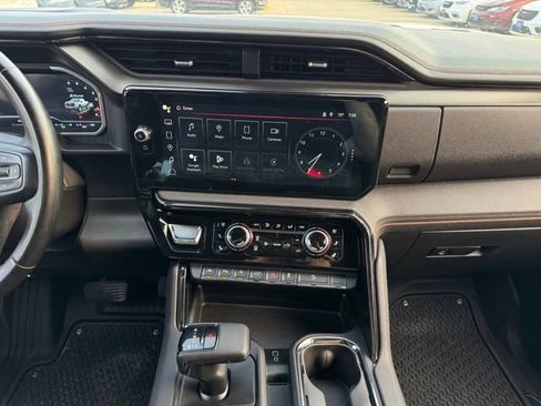 Used 2023 GMC Sierra 1500 AT4 w/ AT4 Preferred Package AWD/4WD image 2