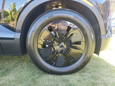 Used 2026 Chevrolet Blazer EV LT w/ Midnight/Sport Edition image 6