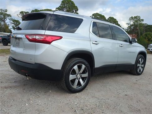 Used 2018 Chevrolet Traverse LT image 4