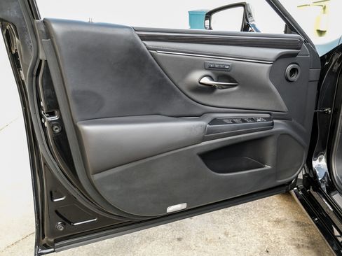Used 2020 Lexus ES 300h w/ Premium Package FWD image 42