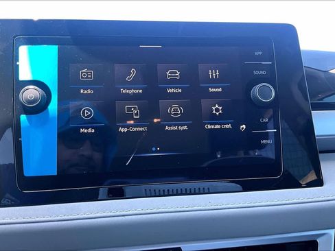 New 2026 Volkswagen Taos SE FWD image 18