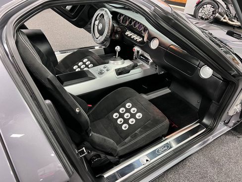 Used 2006 Ford GT RWD image 37
