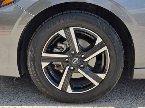 Used 2024 Nissan Sentra SV FWD image 31
